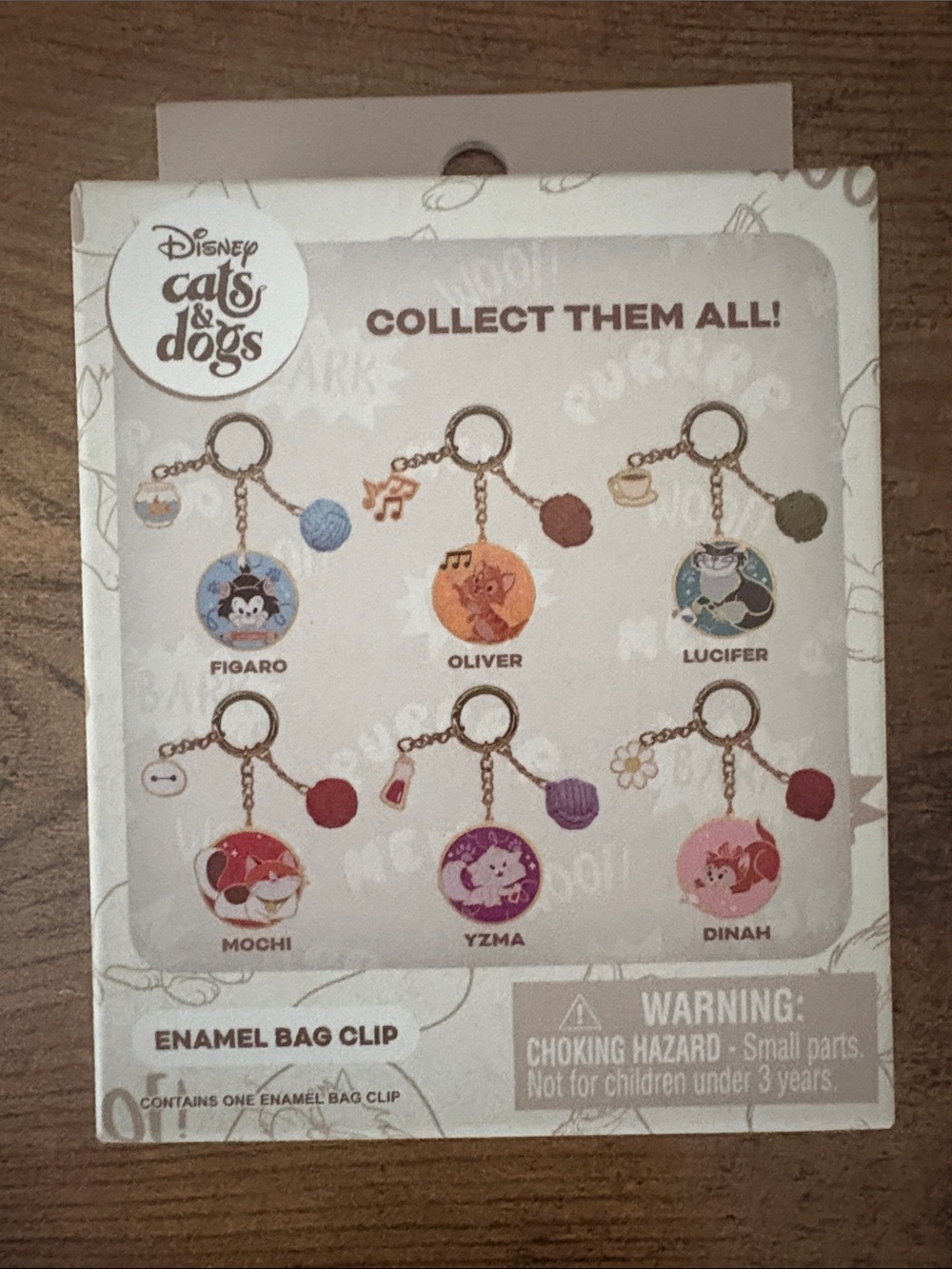 Disney Cats & Dogs Enamel Bag Clip- Dinah - Picture 2 of 2